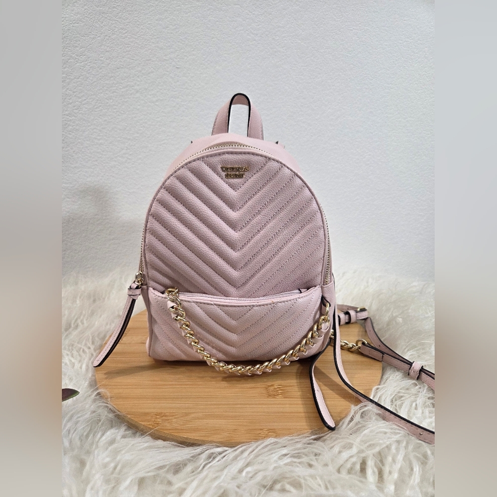 VICTORIA'S SECRET Pink V-Quilt City Mini Chain Zip Faux Leather Casual Backpack - Picture 2 of 12
